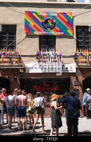 La Stonewall Inn si trova nel Greenwich Village di New York, Stati Uniti d'America Foto Stock