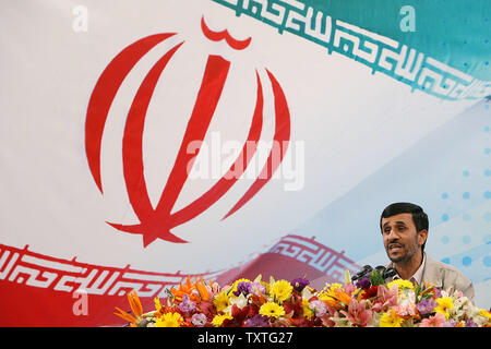 Il presidente dell'Iran Mahmoud Ahmadinejad parla durante la sua conferenza stampa a Tehran, Iran il 18 settembre 2008. (UPI foto/STR) Foto Stock