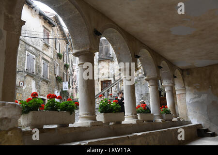 Groznjan il villaggio sulla collina famosa per i suoi tartufi in Istria, Croazia Foto Stock