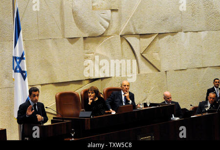 Il Presidente francese Nicolas Sarkozy parla nella Knesset in Gerusalemme, 23 giugno 2008. (UPI foto/Debbie Hill - PISCINA) Foto Stock