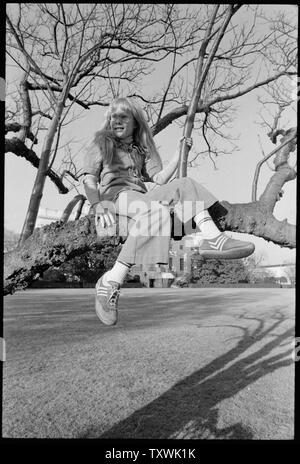 Amy Carter seduta in una struttura ad albero sulla Casa Bianca motivi Foto Stock