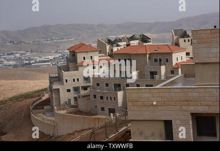 Una panoramica del nuovo alloggiamento ebraica nell'insediamento israeliano Ma'ale Adumim, vicino a Gerusalemme, in Cisgiordania, Dicembre 28, 2016. Il Consiglio di Sicurezza delle Nazioni Unite ha adattato la risoluzione 2334, il 23 dicembre, che è contro gli insediamenti israeliani nei territori palestinesi e a Gerusalemme est, occupati da Israele fin dal 1967. Foto di Debbie Hill/UPI Foto Stock