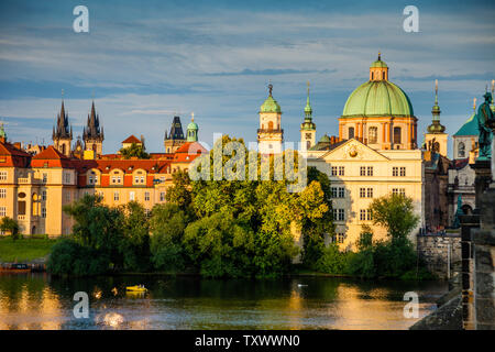 Praga citicsape visto da di ponte di Praga, capitale della Repubblica ceca Foto Stock