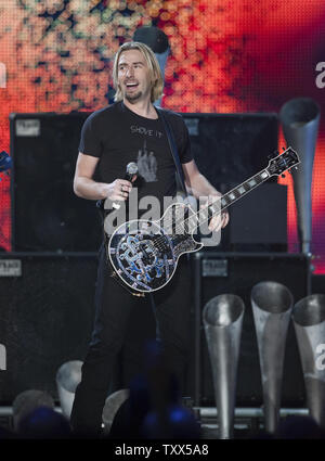 Cantante Chad Kroeger esegue con la sua band Nickelback durante i 2009 premi di JUNO a GM Place di Vancouver, British Columbia, 29 marzo 2009. (UPI foto/Heinz Ruckemann) Foto Stock