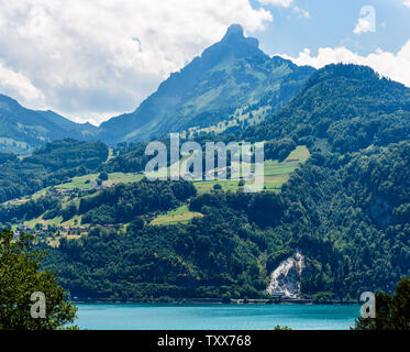 Vista sul Walensee (Lago di Walen) vicino Beltis, Weesen, Amden. San Galen, Glarona, Svizzera. Foto Stock