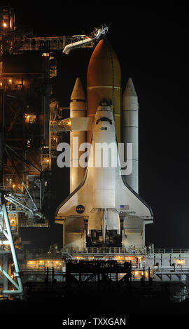 La NASA fa finale di avviare i preparativi per lo Space Shuttle 'scoperta' come il servizio di rotazione rulli struttura torna al complesso 39a al Kennedy Space Center il Feb 23, 2011. Scoperta la 39th e ultima missione STS 133, è prevista per il lancio alla Stazione Spaziale Internazionale nel febbraio 24 a 4:50 pm durante una decina di minuti di finestra. UPI/Joe Marino-Bill Cantrell Foto Stock