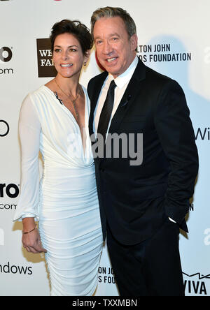 Tim Allen e sua moglie Jane Hajduk arrivare per la Elton John AIDS Foundation Academy Awards la visualizzazione delle parti a West Hollywood Park a Los Angeles il 2 marzo 2014. UPI/Christine masticare Foto Stock