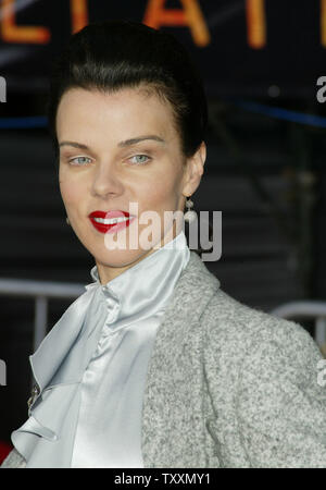 Membro del cast Debi Mazar al premiere per il film, 'Collateral' a Los Angeles il 2 agosto 2004. La DreamWorks Pictures film Stars Tom Cruise e Jamie Foxx e si apre in noi il 6 agosto. (UPI foto/Francesco Specker) Foto Stock