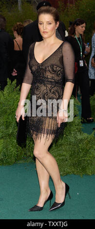 Il cantante Lisa Marie Presley arriva per il 47th Annual Grammy Awards a Staples Center a Los Angeles, California domenica 13 febbraio, 2005. (UPI foto/Jim Ruymen) Foto Stock