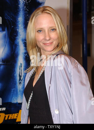 L'attrice Anne Heche arriva alla premiere di 'nel blu" a Los Angeles, Sett. 21, 2005.Il filmato si apre Sett. 30, 2005. (UPI foto/Michael Tweed) Foto Stock