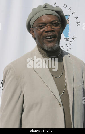 Attore e honoree Samuel L. Jackson arriva sul tappeto rosso al Ho un Dream Foundation ottava edizione del Gospel Brunch presso la House of Blues di West Hollywood, la California il 29 gennaio 2006. (UPI foto/David Silpa) Foto Stock