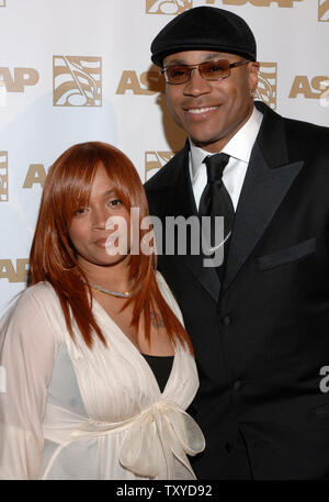 ASCAP Golden Nota Award Recipient LL Cool J (R) e moglie di Simone arriva per il XIX annuale di ASCAP Rythm & Soul Music Awards tenutosi presso il Beverly Hilton hotel di Beverly Hills, la California il 26 giugno 2006 . (UPI Photo/ Phil McCarten) Foto Stock