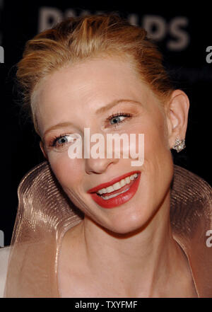 Attrice australiana Cate Blanchett arriva per la prima donna a Hollywood la cena di Beverly Hills, la California il 20 settembre 2006. Blanchett è stato premiato per i suoi successi in pellicola. (UPI foto/Jim Ruymen) Foto Stock