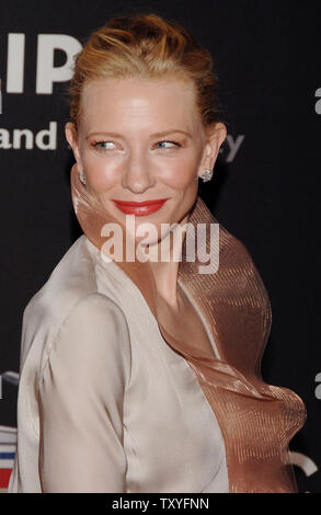 Attrice australiana Cate Blanchett arriva per la prima donna a Hollywood la cena di Beverly Hills, la California il 20 settembre 2006. Blanchett è stato premiato per i suoi successi in pellicola. (UPI foto/Jim Ruymen) Foto Stock