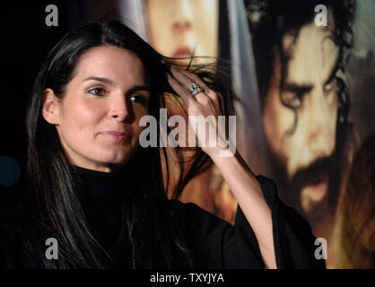 L'attrice Angie Harmon arriva per il Los Angeles premiere di " La storia della natività' beneficiando Habitat for Humanity e tenutosi presso l'Accademia delle Arti e delle scienze cinematografiche di Beverly Hills, la California il 28 novembre 2006 . (UPI Photo/ Phil McCarten) Foto Stock