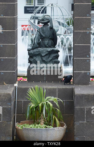 Infante Dom Henrique statua da Santa Caterina Park a Funchal, Madeira, Portogallo, Unione Europea Foto Stock