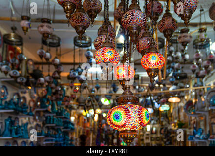 Vintage tradizionale bagno turco lampade nel Grand Bazaar di Istanbul. Foto Stock