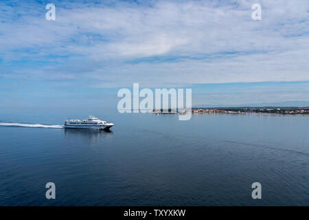 Linea Jadrolinija arrivare al porto di Zadar in Croazia Foto Stock