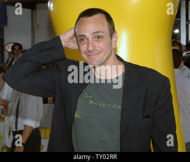 Hank Azaria, voci di numerosi personaggi tra cui Comic Book Guy, Moe, capo wiggum, Professor Fink, Lou e Carl, nel movimento animato immagine commedia "The Simpsons Movie", arriva alla premiere del film in The Westwood sezione di Los Angeles il 24 luglio 2007. (UPI foto/Jim Ruymen) Foto Stock