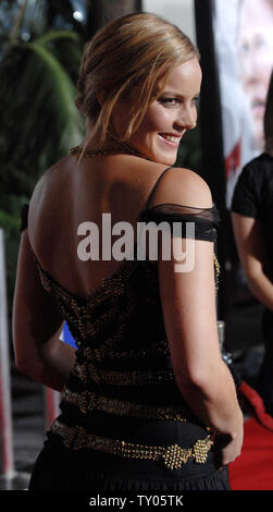 Attrice australiana Abbie Cornish, un membro del cast in motion picture drama " Elisabetta: l'età d'Oro", assiste la premiere del film al Amphitheatre di Gibson in città universale, California il 1 ottobre 2007. (UPI foto/Jim Ruymen) Foto Stock