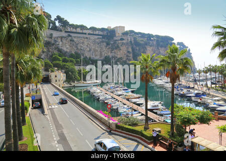 Fontvieille, Monaco - Giugno 13, 2014: yacht e imbarcazioni da diporto nel Porto di Fontvieille Foto Stock