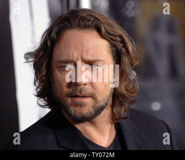 Attore australiano Russell Crowe, un membro del cast in motion picture giallo-thriller "il gangster americano", assiste la premiere del film a Los Angeles il 29 ottobre 2007. (UPI foto/Jim Ruymen) Foto Stock