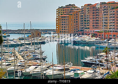 Fontvieille, Monaco - Giugno 13, 2014: yacht e imbarcazioni da diporto nel Porto di Fontvieille Foto Stock