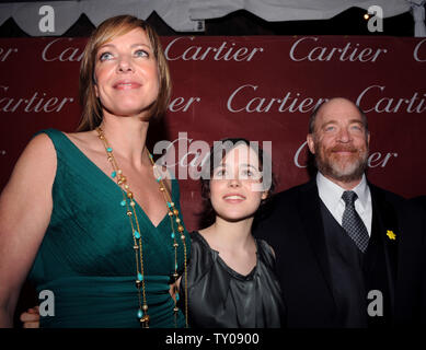 Allison Janney, pagina di Ellen e JK Simmons, membri del cast del film 'Juno' frequentare il xix annuale di Palm Springs International Film Festival Awards Gala in Palm Springs, California il 5 gennaio 2008. (UPI foto/Jim Ruymen). Foto Stock