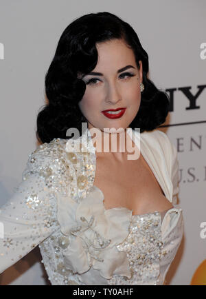 Dita Von Teese assiste il Clive Davis pre-Grammy party a Beverly Hills, la California il 9 febbraio 2008. (UPI foto/Jim Ruymen) Foto Stock