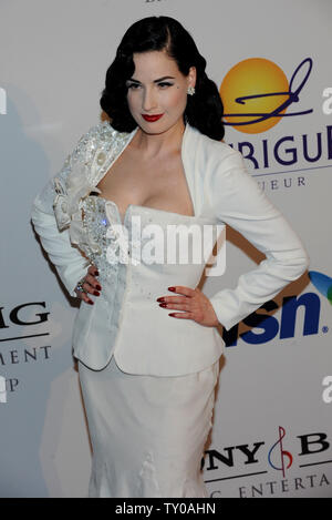 Dita Von Teese assiste il Clive Davis pre-Grammy party a Beverly Hills, la California il 9 febbraio 2008. (UPI foto/Jim Ruymen) Foto Stock