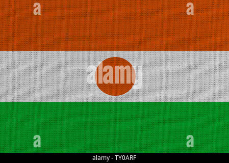 Niger bandiera in tessuto. Sfondo patriottico. Bandiera nazionale del Niger Foto Stock