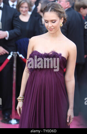 Jessica Alba arriva per l'ottantesimo annuale di Academy Awards il Kodak Theatre in Hollywood, la California il 24 febbraio 2008. (UPI foto/Terry Schmitt) Foto Stock