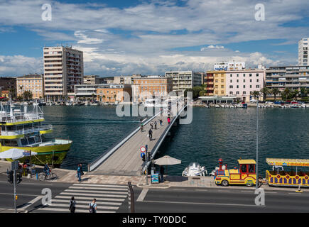 Gradski più Bridge nella città vecchia di Zadar in Croazia Foto Stock