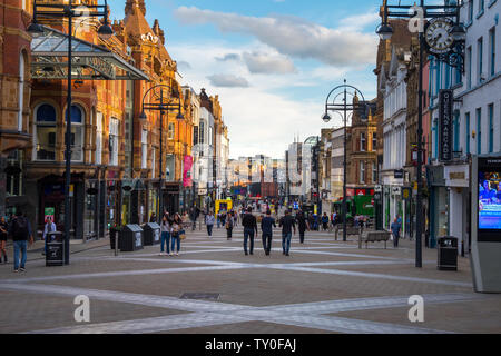 LEEDS, Regno Unito - 2 giugno 2019: Strada intorno a Leeds City Centre Regno Unito Foto Stock