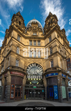 LEEDS, Regno Unito - 2 giugno 2019: Kirkgate Market, il più grande mercato coperto in Europa, Leeds, Regno Unito Foto Stock