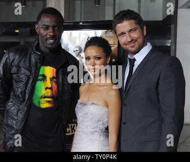 I Cast Members Idris Elba, Thandie Newton e Gerard Butler (L-R) partecipare alla premiere di Motion Picture 'RocknRolla', scritto e diretto da Guy Ritchie al Arclight Glossari Affini Cupola della sezione di Hollywood di Los Angeles il 6 ottobre 2008. (UPI foto/Jim Ruymen) Foto Stock
