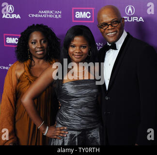 Attore e honoree Samuel L. Jackson arriva con sua moglie Latanya Richardson (L) e la loro figlia Zoe alla XXIII American Cinematheque Award gala di Beverly Hills, la California il 1 dicembre 2008. (UPI foto/Jim Ruymen) Foto Stock