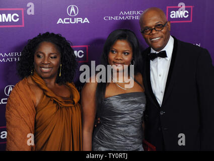 Attore e honoree Samuel L. Jackson arriva con sua moglie Latanya Richardson (L) e la loro figlia Zoe alla XXIII American Cinematheque Award gala di Beverly Hills, la California il 1 dicembre 2008. (UPI foto/Jim Ruymen) Foto Stock