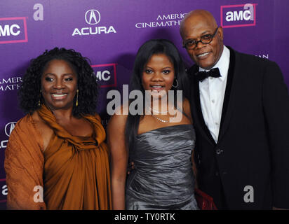 Attore e honoree Samuel L. Jackson arriva con sua moglie Latanya Richardson (L) e la loro figlia Zoe alla XXIII American Cinematheque Award gala di Beverly Hills, la California il 1 dicembre 2008. (UPI foto/Jim Ruymen) Foto Stock