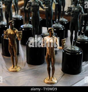 Finito di premio di cooperativa di attori di schermo le statuine sono visualizzate in American Fine Arts Fonderia di Burbank, in California, il 14 gennaio 2009. L'attore statuette saranno consegnati ai vincitori durante la quindicesima SAG Awards che si terrà il 25 gennaio a Los Angeles. (UPI foto/Jim Ruymen) Foto Stock