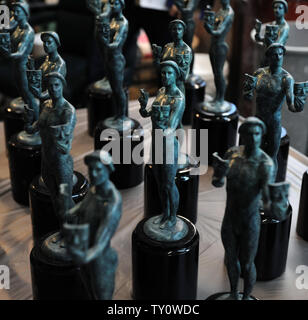 Finito di premio di cooperativa di attori di schermo le statuine sono visualizzate in American Fine Arts Fonderia di Burbank, in California, il 14 gennaio 2009. L'attore statuette saranno consegnati ai vincitori durante la quindicesima SAG Awards che si terrà il 25 gennaio a Los Angeles. (UPI foto/Jim Ruymen) Foto Stock