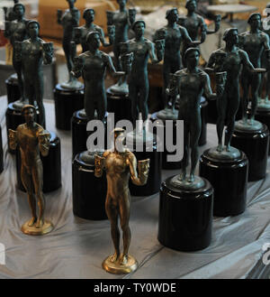 Finito di premio di cooperativa di attori di schermo le statuine sono visualizzate in American Fine Arts Fonderia di Burbank, in California, il 14 gennaio 2009. L'attore statuette saranno consegnati ai vincitori durante la quindicesima SAG Awards che si terrà il 25 gennaio a Los Angeles. (UPI foto/Jim Ruymen) Foto Stock