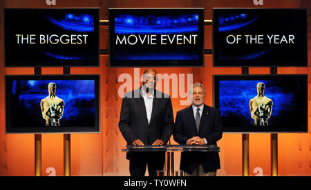 Attore Forest Whitaker (L) e l'Accademia delle Arti e delle scienze cinematografiche Presidente Sid Ganis sono tutti sorride dopo aver annunciato le candidature per la 81st Academy Awards di Beverly Hills, la California il 22 gennaio 2009. La 81st Academy Awards avrà luogo il 22 febbraio 2009 presso il Kodak Theatre di Los Angeles. (UPI foto/Jim Ruymen) Foto Stock