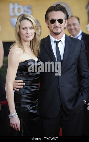 Sean Penn (L) e Robin Wright Penn frequentare il Screen Actors Guild Awards tenutosi a Los Angeles il 25 gennaio 2009. (UPI Photo/ Phil McCarten) Foto Stock