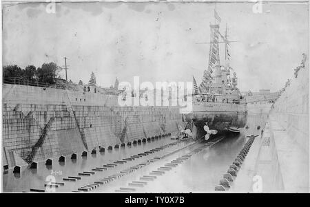 Bacino di carenaggio n. 2, USS Oregon nel dock, cercando NW, C.J. Erickson, imprenditore. Foto Stock