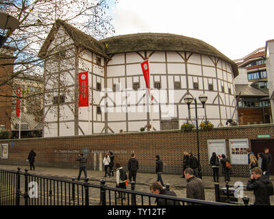 Il Shakespeares Globe è una ricostruzione del Globe Theatre. Londra, Inghilterra - Novembre 25, 2009. Foto Stock