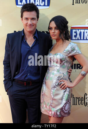 Jason Bateman (L) e Mila Kunis, membri del cast in motion picture commedia "Estratto", frequentare la premiere del film al Arclight Glossari Affini cupola in Los Angeles il 24 agosto 2009. UPI/Jim Ruymen Foto Stock