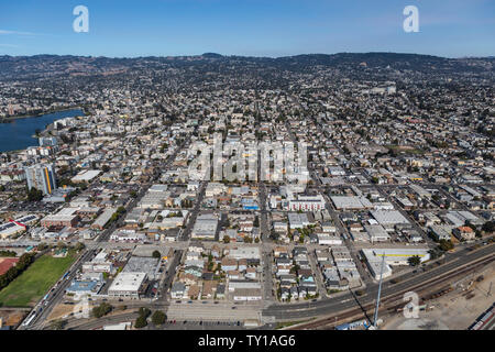 Vista aerea del case e per le strade a Oakland in California. Foto Stock