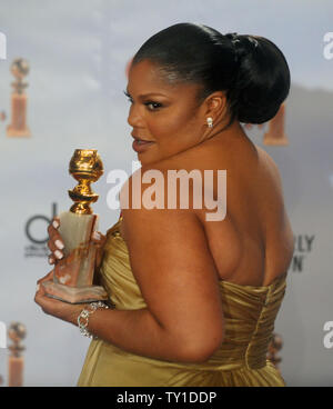 Mo'Nique trattiene il suo Golden Globe Award per "preziosi" dietro le quinte 67th Annuale di Golden Globe Awards presso il Beverly Hilton on gennaio 17, 2010 a Beverly Hills, la California. UPI /Jim Ruymen Foto Stock