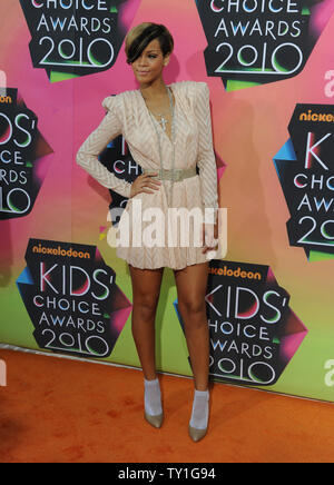 Cantante Rihanna arriva a Nickelodeon il XXIII Incontro annuale Kids' Choice Awards tenutosi presso la UCLA Pauley Pavilion su Marzo 27, 2010 a Los Angeles il 27 marzo 2010. UPI/Jim Ruymen Foto Stock